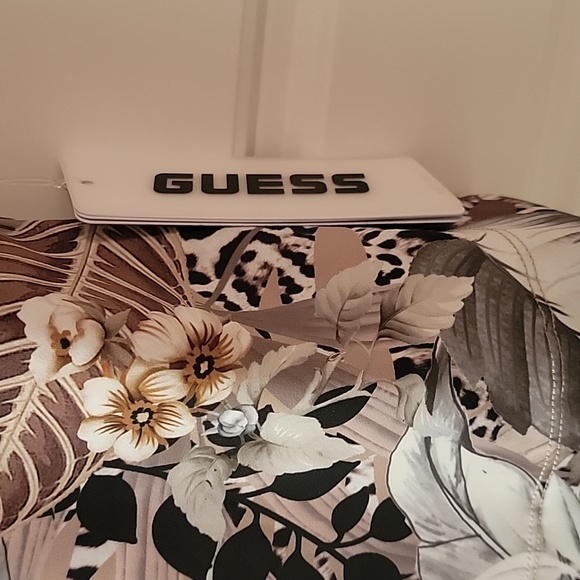 Guess Tropical Workout Top sz M NWT - Picture 2 of 7